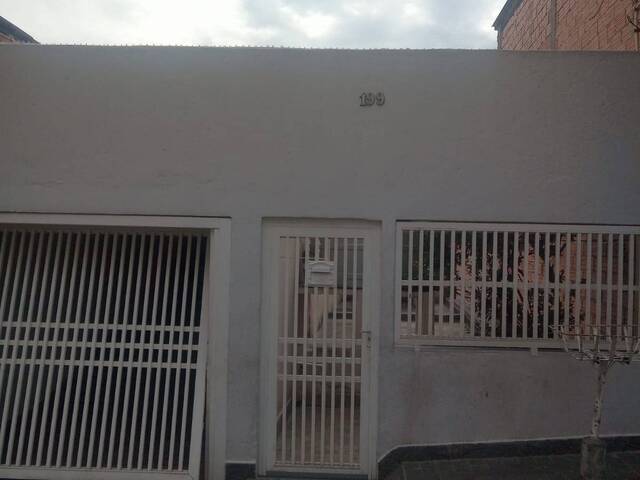 #670 - Casa para Locação em Carapicuíba - SP